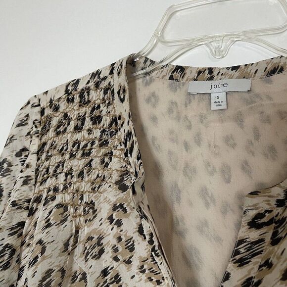 JOIE Tan leopard print v-neck chiffon silk blouse top size Small - Picture 2 of 6